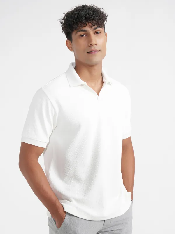Highlander Men White Solid Polo Collar T-Shirt