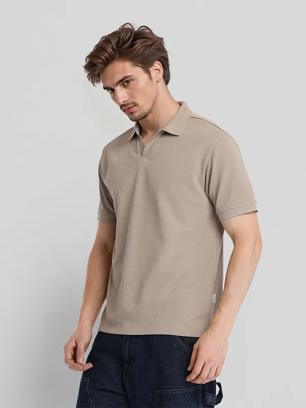 Highlander Men Beige Solid Polo Collar T-Shirt