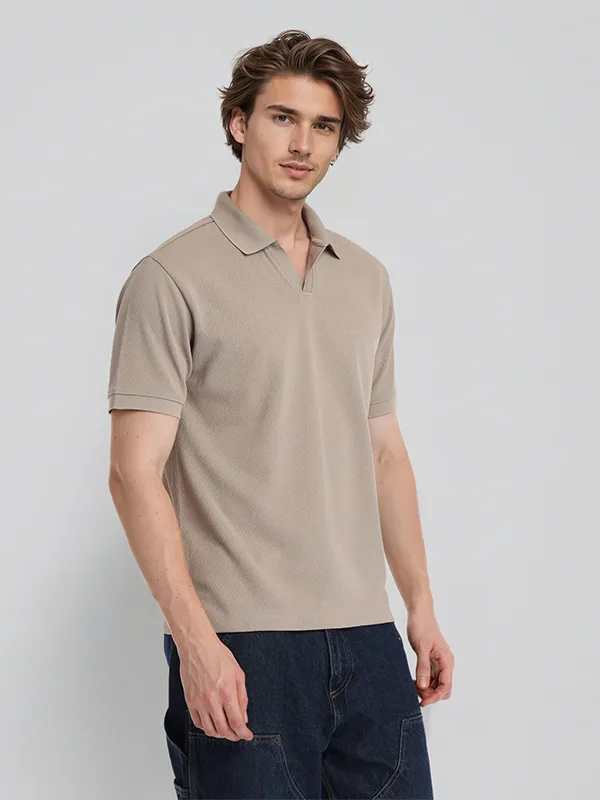 Highlander Men Beige Solid Polo Collar T-Shirt