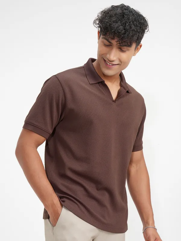 Men Solid Polo Collar T-Shirt