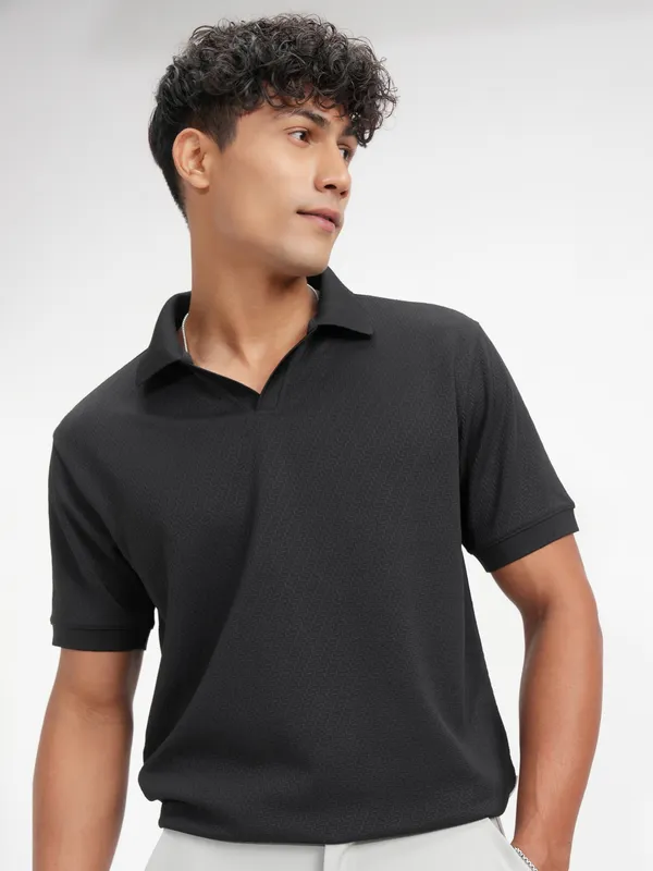 Highlander Men Black Solid Polo Collar T-Shirt