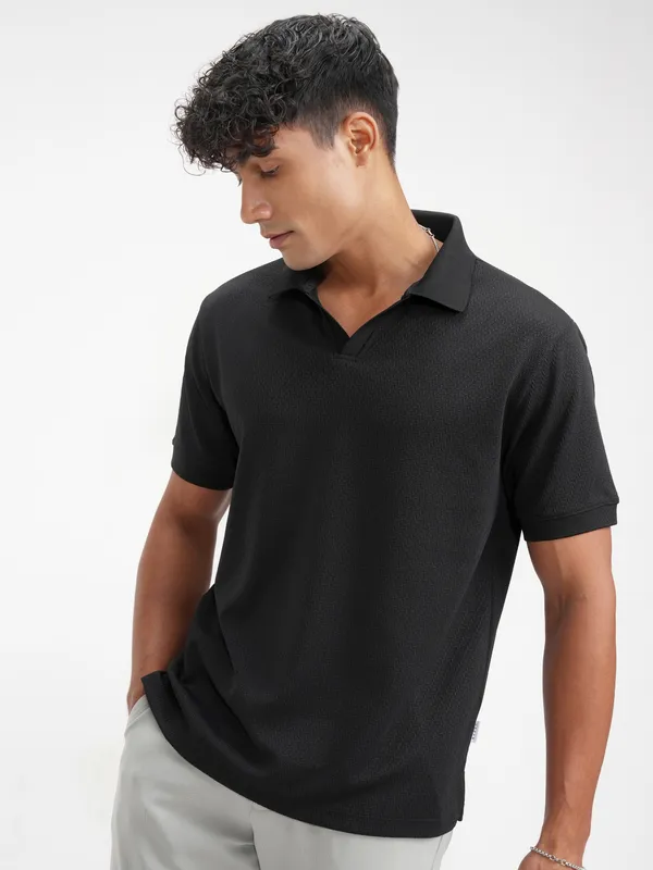 Highlander Men Black Solid Polo Collar T-Shirt