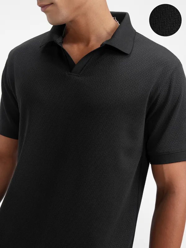 Highlander Men Black Solid Polo Collar T-Shirt