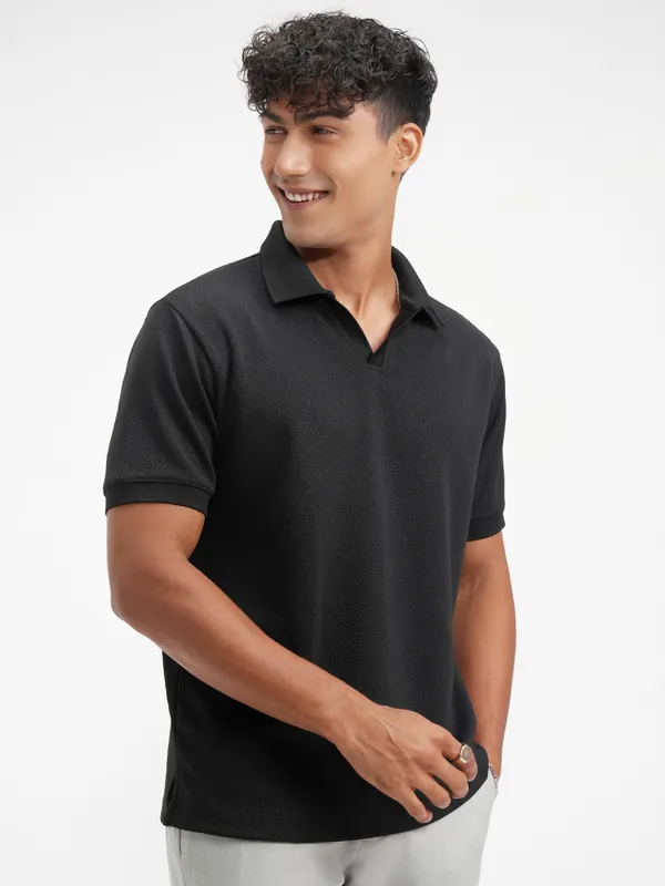 Highlander Men Black Solid Polo Collar T-Shirt