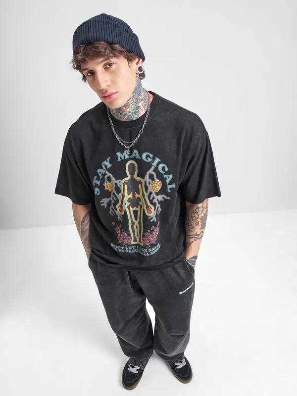 Highlander Men Black Printed Round Neck Oversized Fit T-Shirt