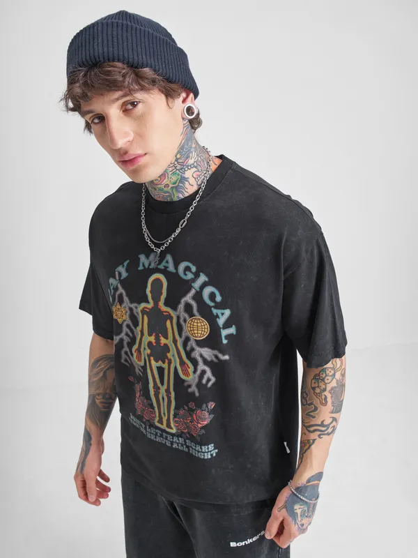 Highlander Men Black Printed Round Neck Oversized Fit T-Shirt