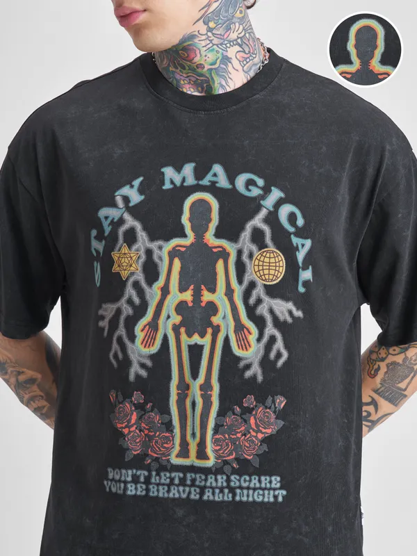 Highlander Men Black Printed Round Neck Oversized Fit T-Shirt