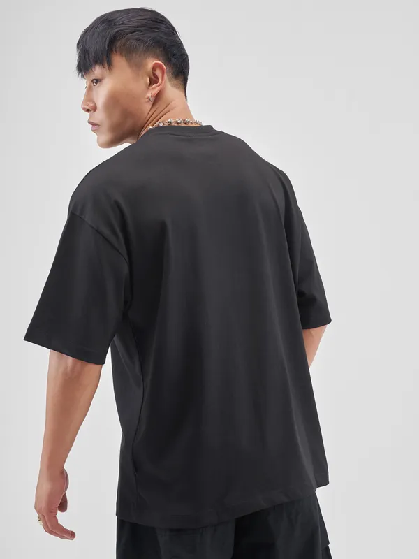 Highlander Men Black Printed Round Neck Oversized Fit T-Shirt