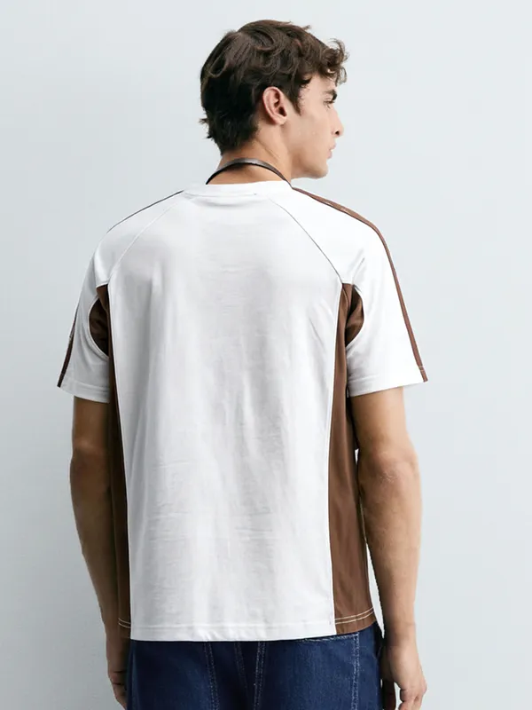 Highlander Men White Colourblocked Round Neck T-Shirt