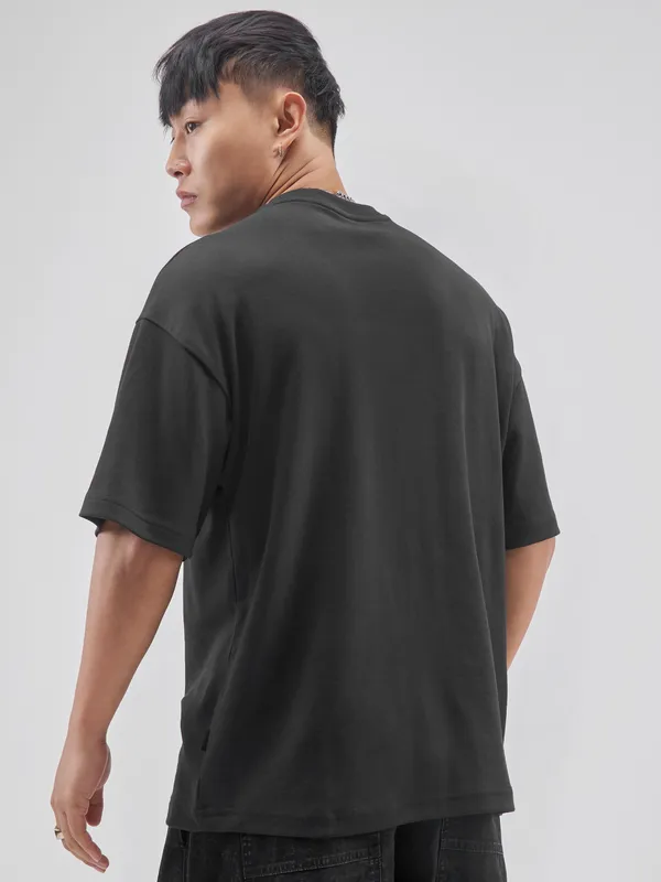 Highlander Men Black Printed Round Neck Oversized Fit T-Shirt