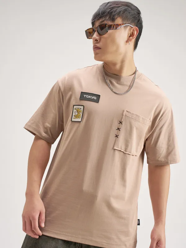 Highlander Men Tan Applique Round Neck T-Shirt