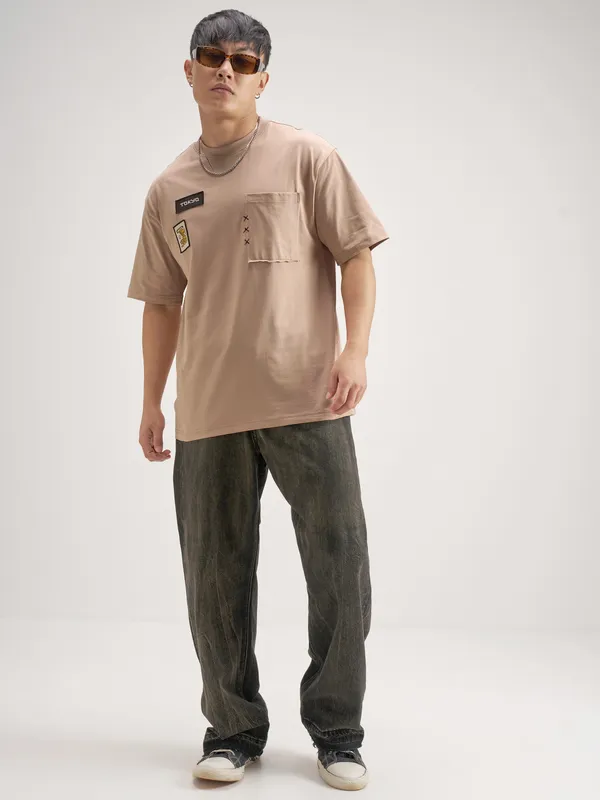 Highlander Men Tan Applique Round Neck T-Shirt