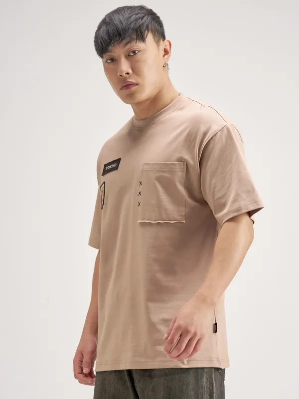 Highlander Men Tan Applique Round Neck T-Shirt