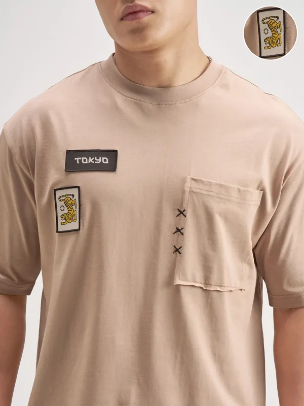 Highlander Men Tan Applique Round Neck T-Shirt