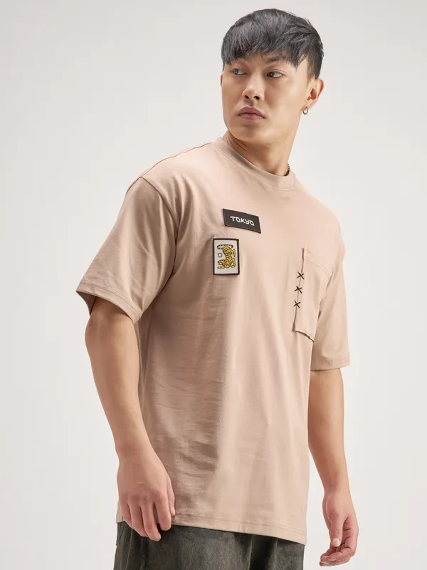 Highlander Men Tan Applique Round Neck T-Shirt