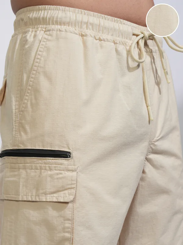 Highlander Men Beige Regular Fit Cargo Shorts