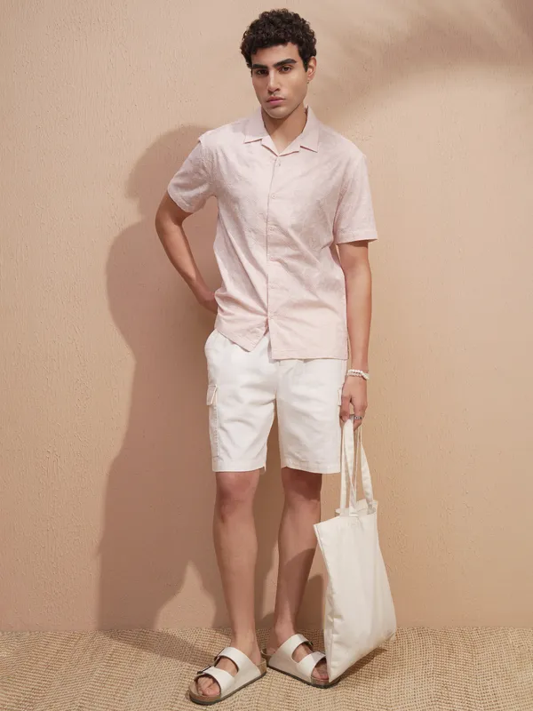 Highlander Men Off White Loose Fit Cargo Shorts