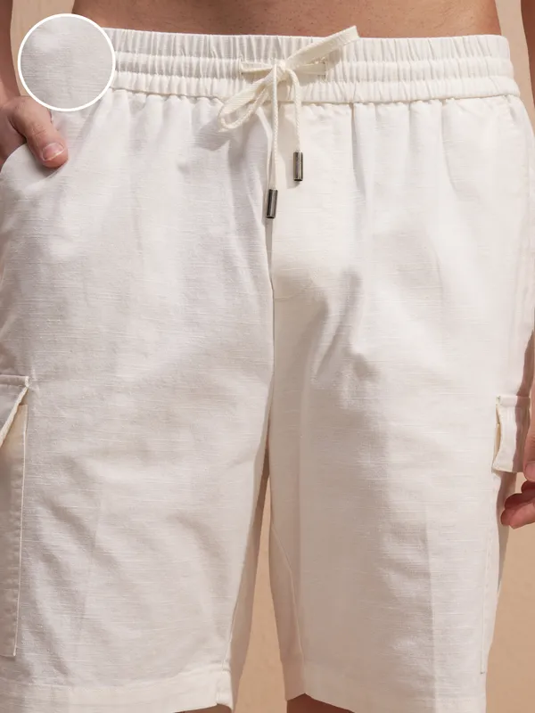 Highlander Men Off White Loose Fit Cargo Shorts