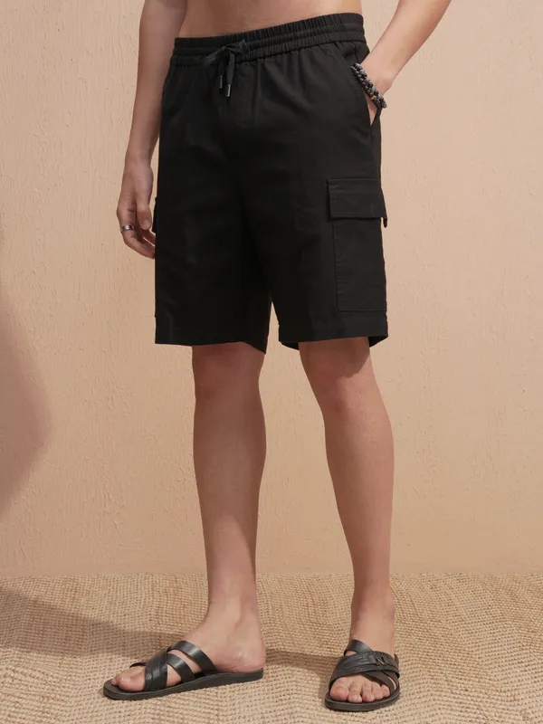 Highlander Men Black Loose Fit Cargo Shorts