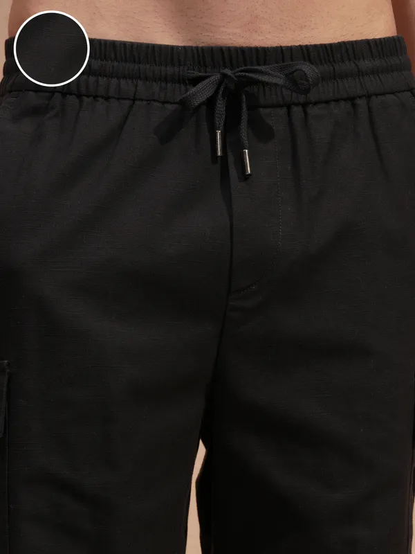 Highlander Men Black Loose Fit Cargo Shorts