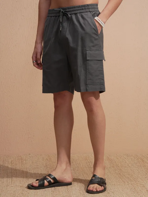 Highlander Men Grey Loose Fit Cargo Shorts