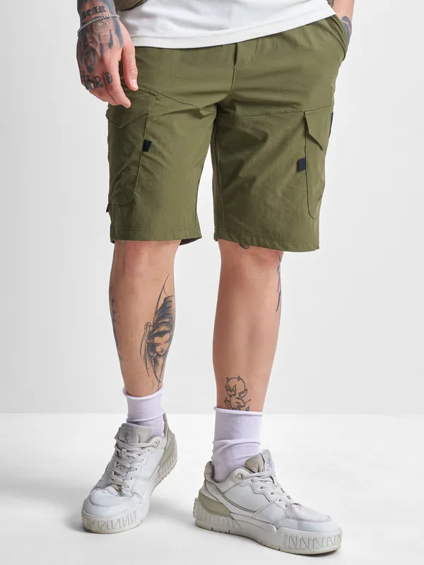 Highlander Men Green Slim Fit Cargo Shorts