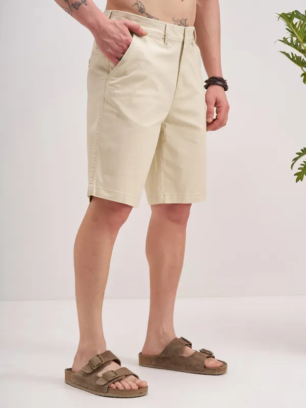 Highlander Men Cream Slim Fit Chino Shorts