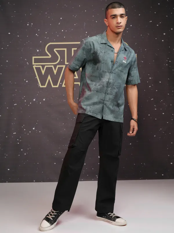 Star Wars By Highlander Men Green Dark Side Printed Relaxed Fit Casual Shirt