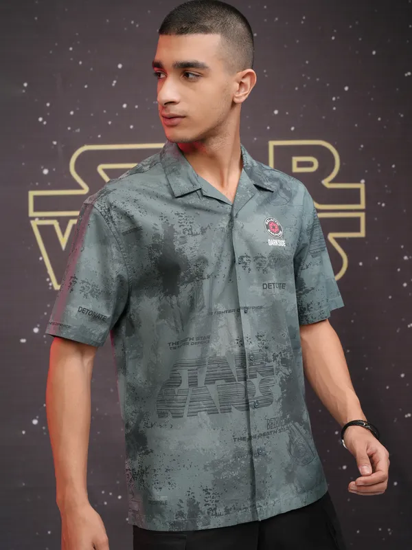 Star Wars By Highlander Men Green Dark Side Printed Relaxed Fit Casual Shirt