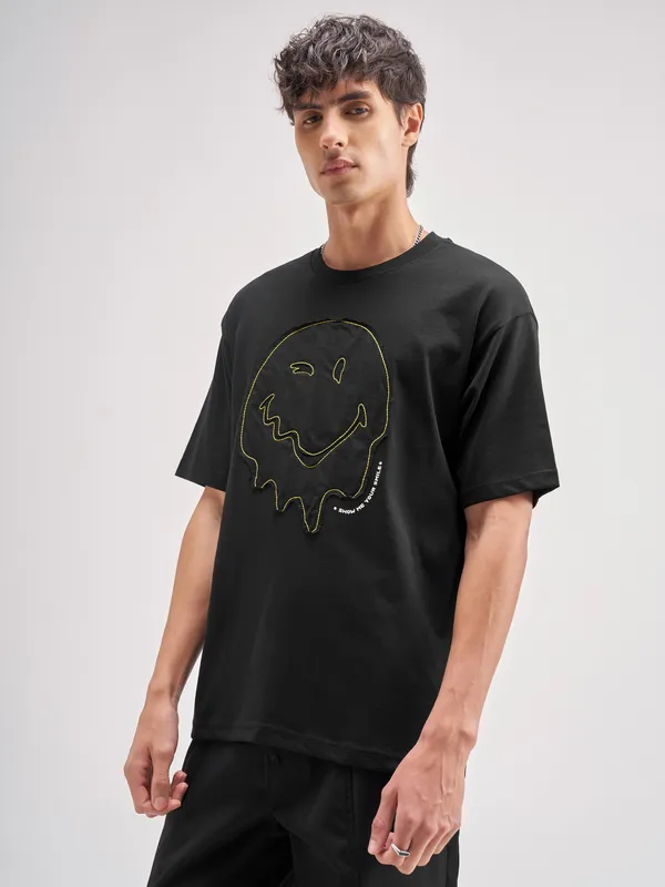 Highlander Men Black SmileyWorldÂ® Applique Round Neck Applique T-Shirt