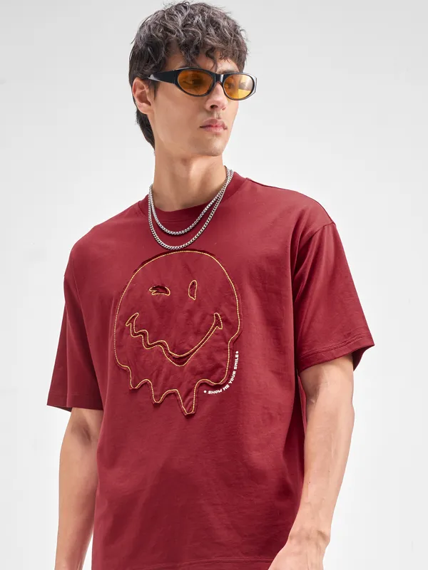 Highlander Men Maroon SmileyWorldÂ® Applique Round Neck Applique T-Shirt