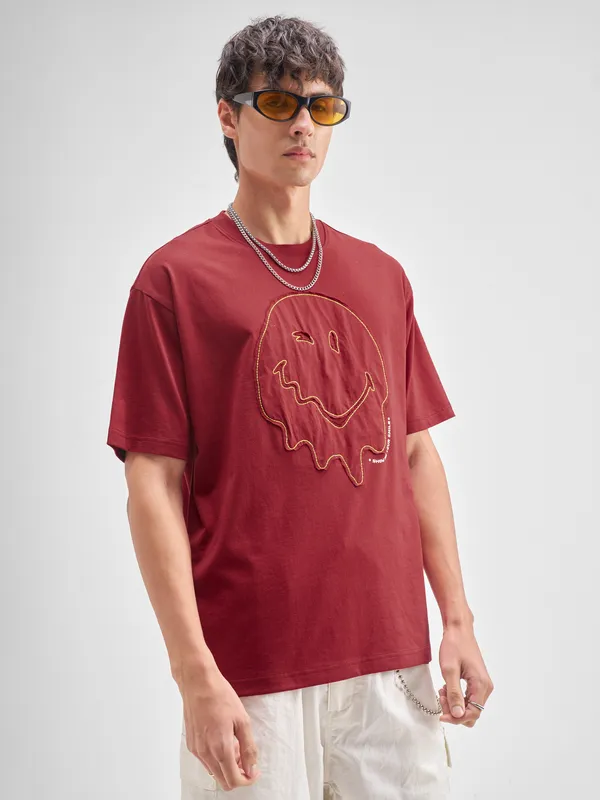 Highlander Men Maroon SmileyWorldÂ® Applique Round Neck Applique T-Shirt