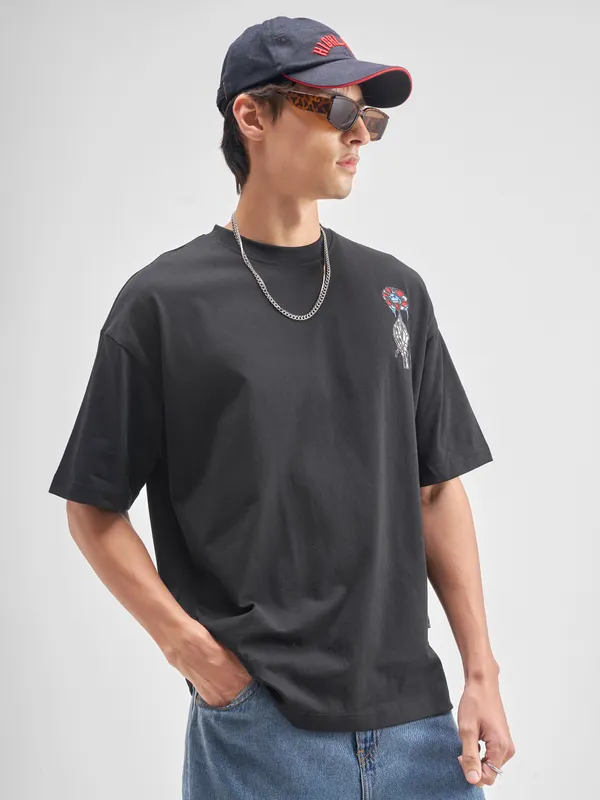 Highlander Men Black SmileyWorldÂ® Printed Round Neck T-Shirt