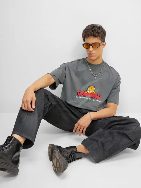 Highlander Men Grey Garfield Printed Round Neck Oversized Fit T-Shirt