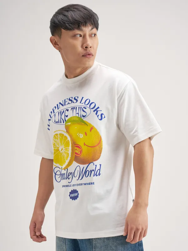 Highlander Men White SmileyWorldÂ® Printed Round Neck T-Shirt