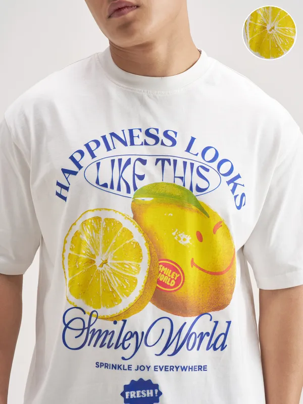 Highlander Men White SmileyWorldÂ® Printed Round Neck T-Shirt