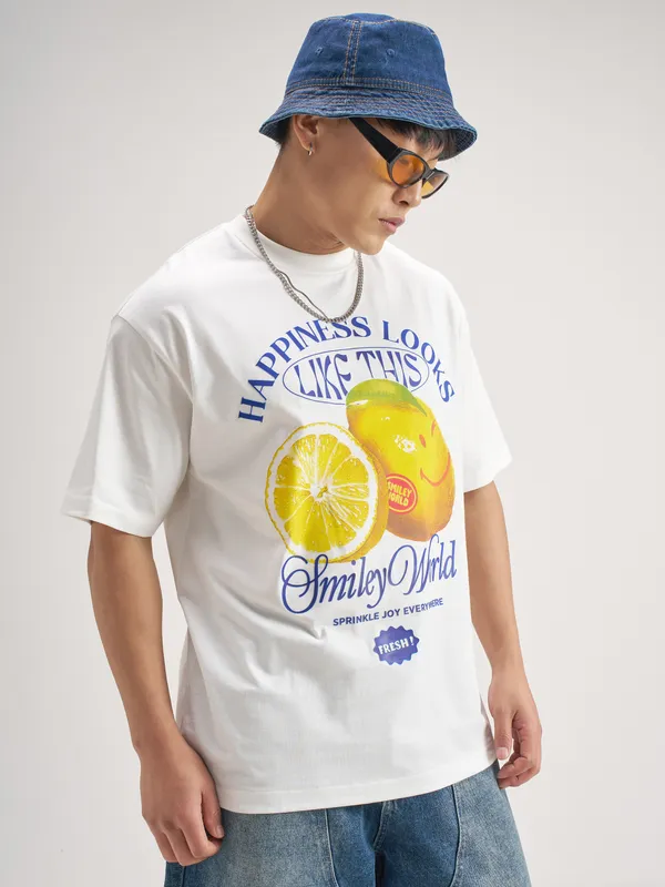 Highlander Men White SmileyWorldÂ® Printed Round Neck T-Shirt