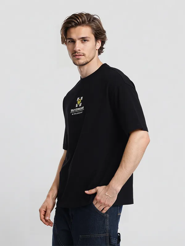 Highlander Men Black SmileyWorldÃÂ® Printed Round Neck Oversized Fit T-Shirt
