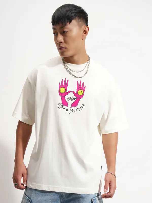 Highlander Men Off White SmileyWorldÃÂ® Printed Round Neck Oversized Fit T-Shirt