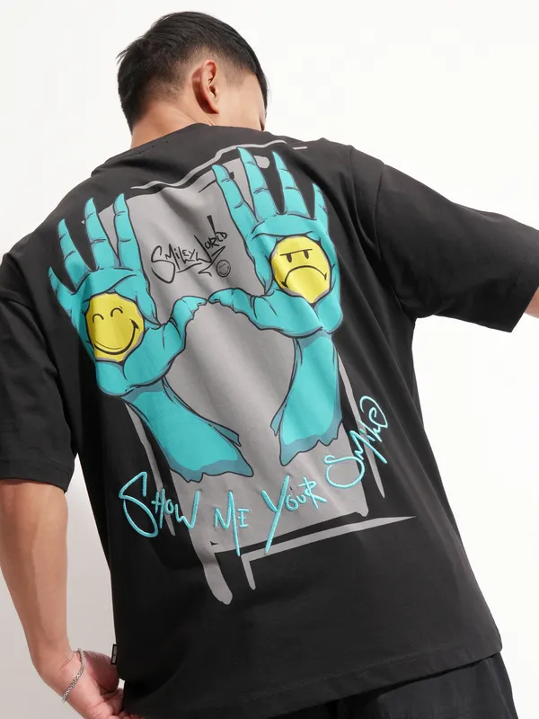 Highlander Men Black SmileyWorldÃÂ® Printed Round Neck Oversized Fit T-Shirt