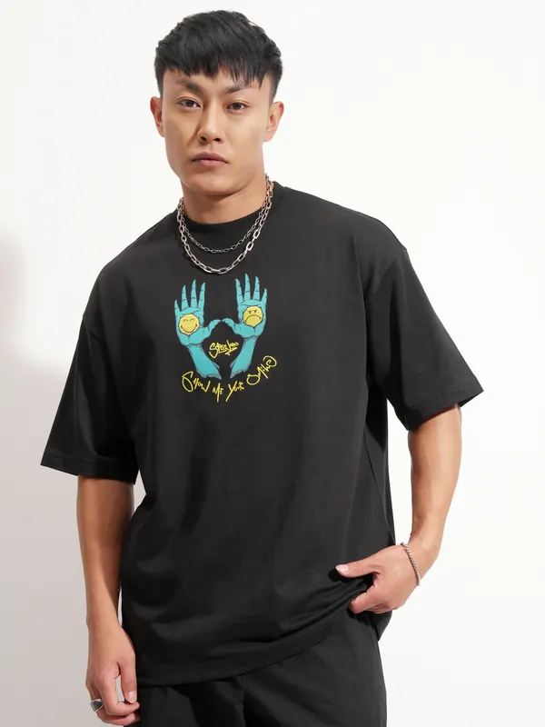 Highlander Men Black SmileyWorldÃÂ® Printed Round Neck Oversized Fit T-Shirt