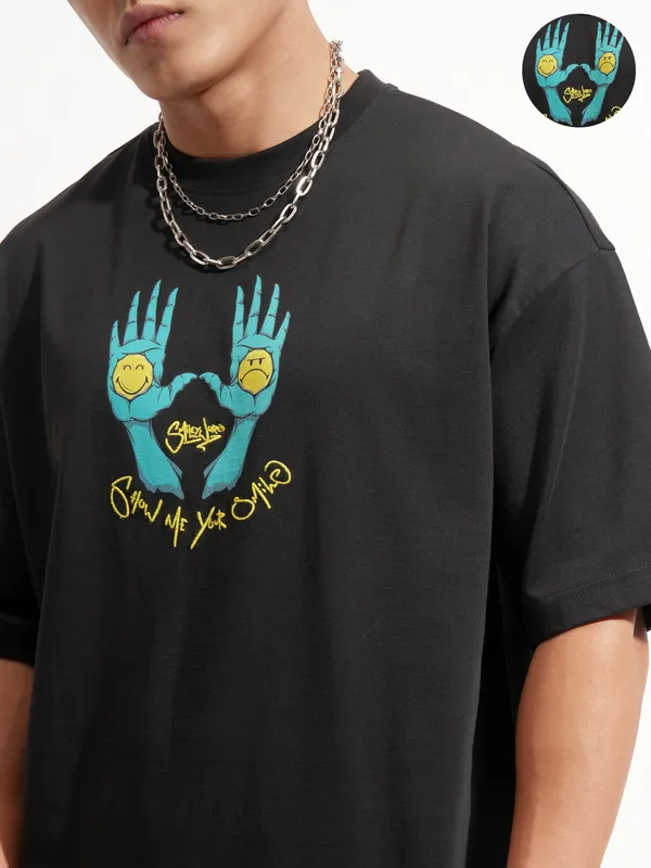 Highlander Men Black SmileyWorldÃÂ® Printed Round Neck Oversized Fit T-Shirt
