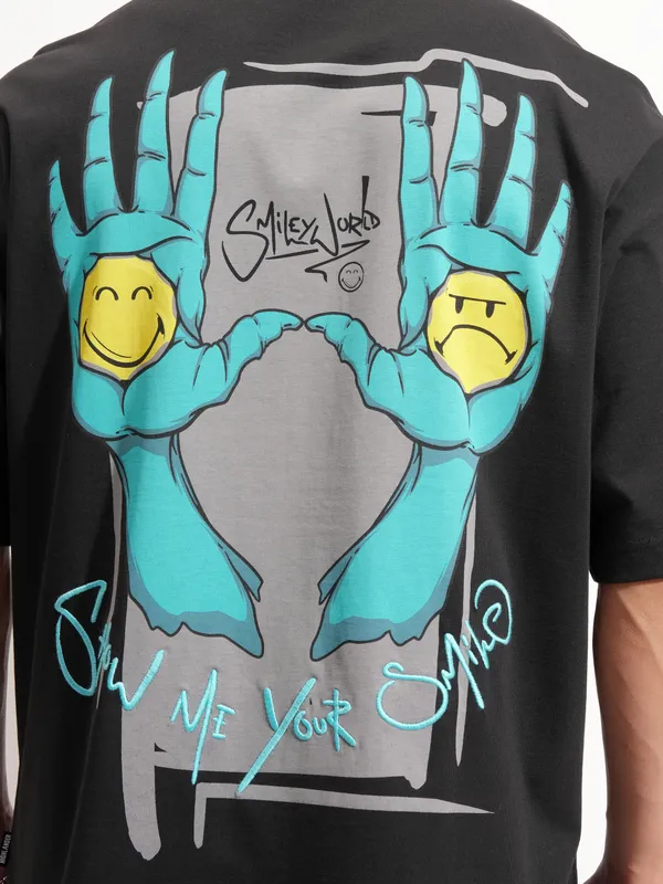 Highlander Men Black SmileyWorldÃÂ® Printed Round Neck Oversized Fit T-Shirt