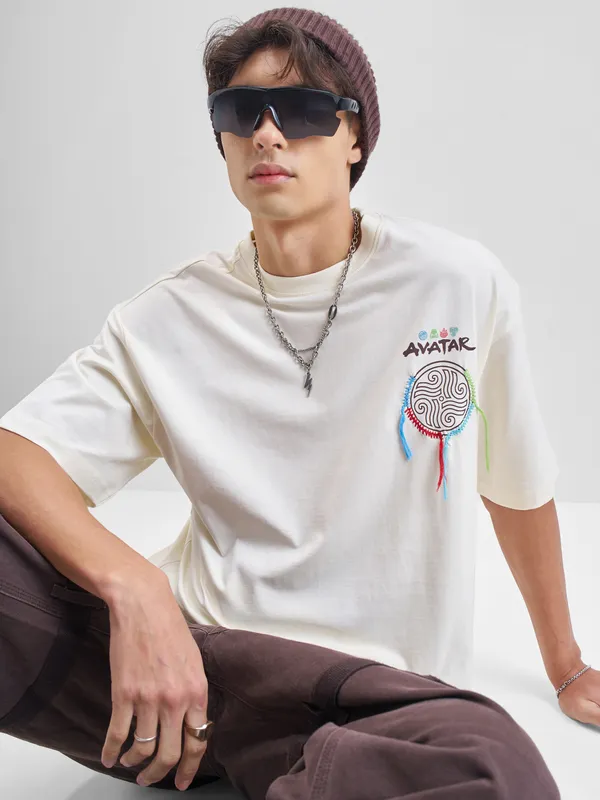 Highlander Men Off White Avatar Printed Round Neck Oversized Fit T-Shirt