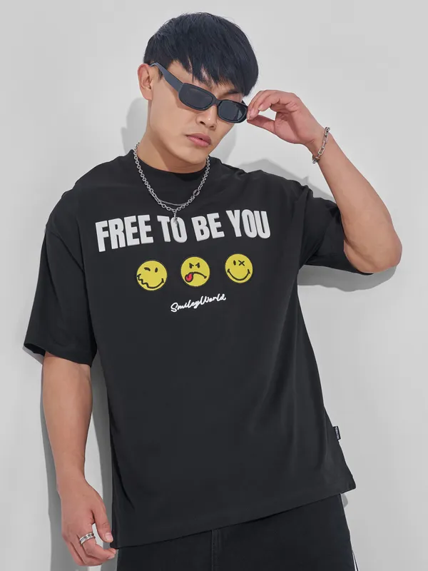 Highlander Men Black Smiley Printed Round Neck Oversized Fit T-Shirt