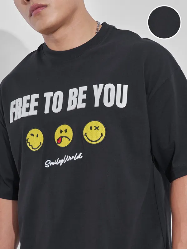 Highlander Men Black Smiley Printed Round Neck Oversized Fit T-Shirt