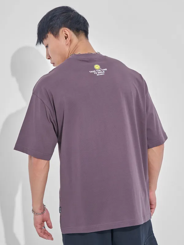 Highlander Men Mauve Smiley Printed Round Neck Oversized Fit T-Shirt