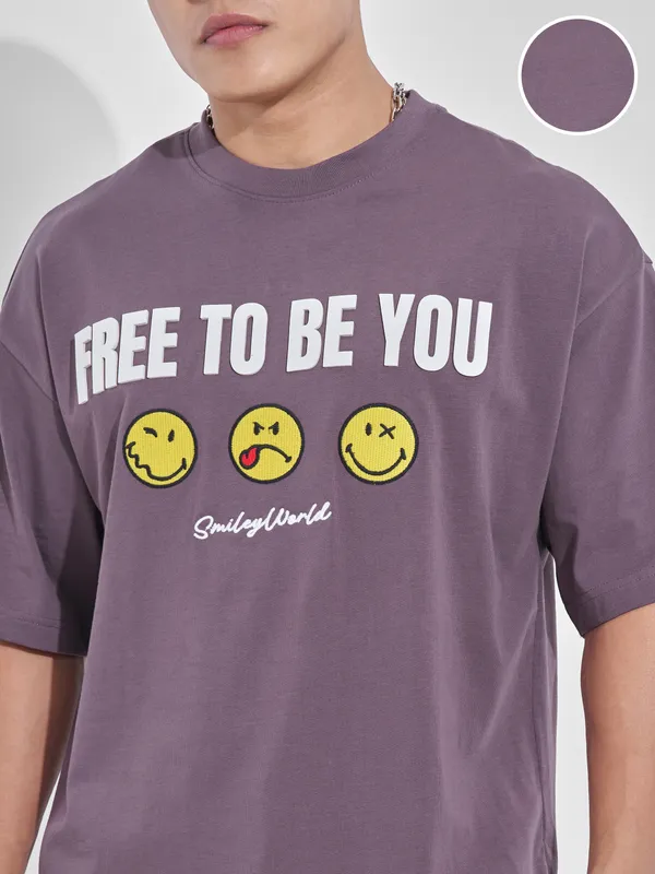 Highlander Men Mauve Smiley Printed Round Neck Oversized Fit T-Shirt