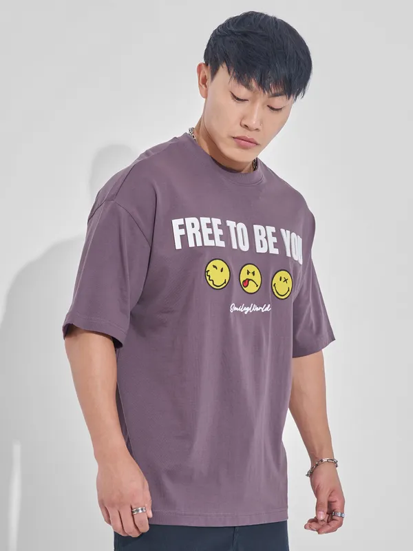 Highlander Men Mauve Smiley Printed Round Neck Oversized Fit T-Shirt