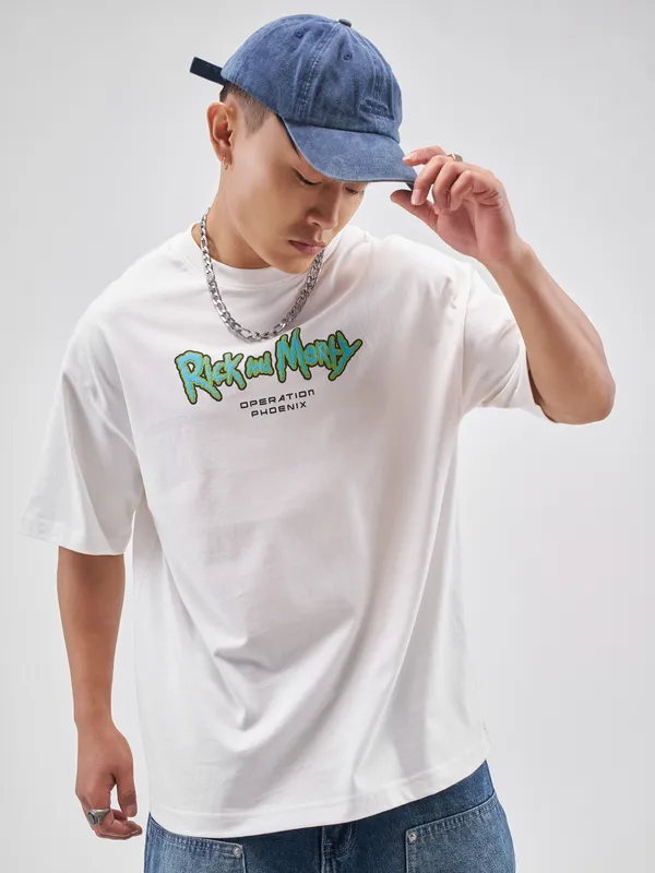 Highlander Men White Rick And Morty Printed Round Neck Oversized Fit T-Shirt